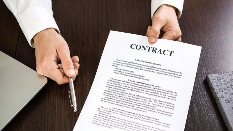 signing lease agreement for 3 bedroom house