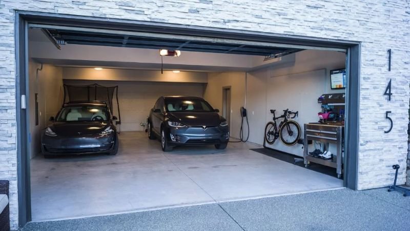 parking and garage in 3 bedroom house