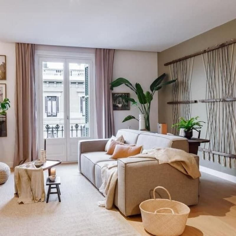 “Tenant checking a room rental checklist before booking a viewing”