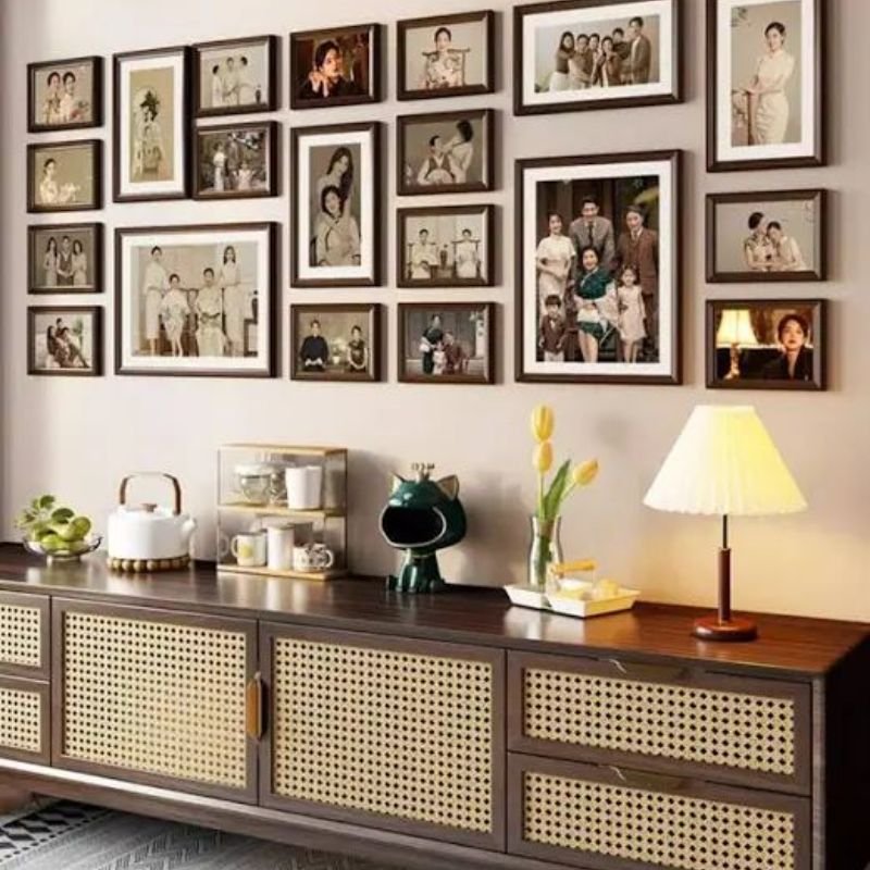 Picture frames arranged in a single horizontal row