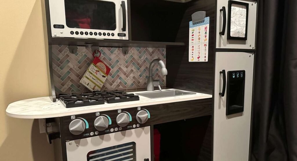 Play Kitchen: The Complete Buying Guide for Modern Parents