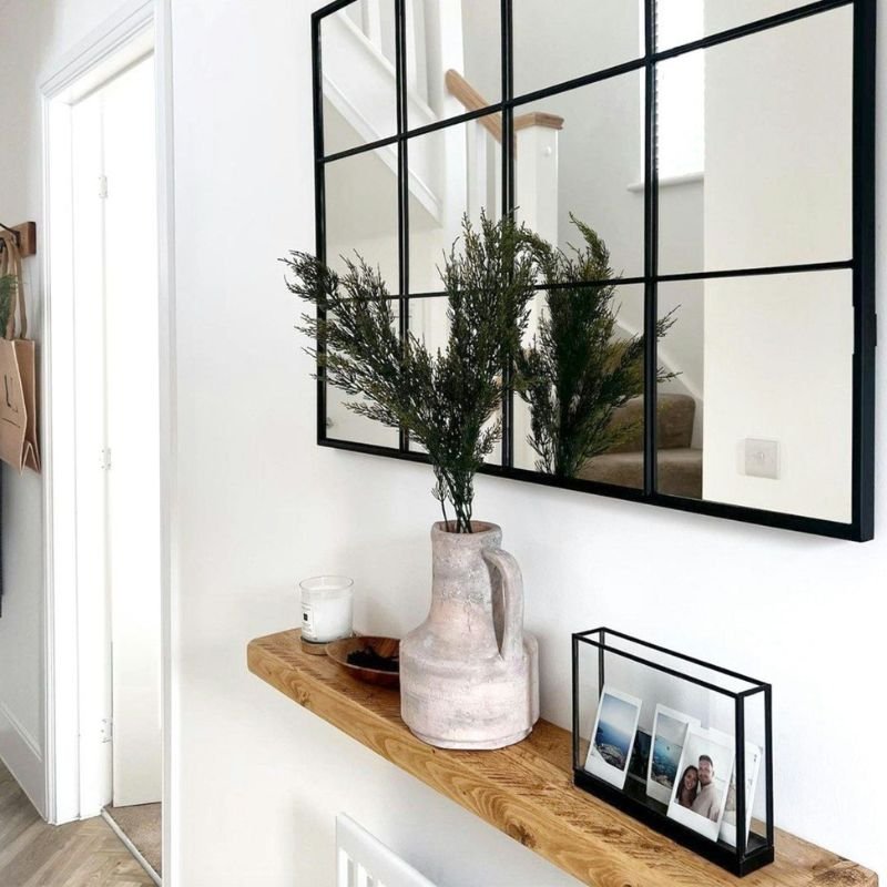 Small hallway decor ideas for narrow spaces and apartments